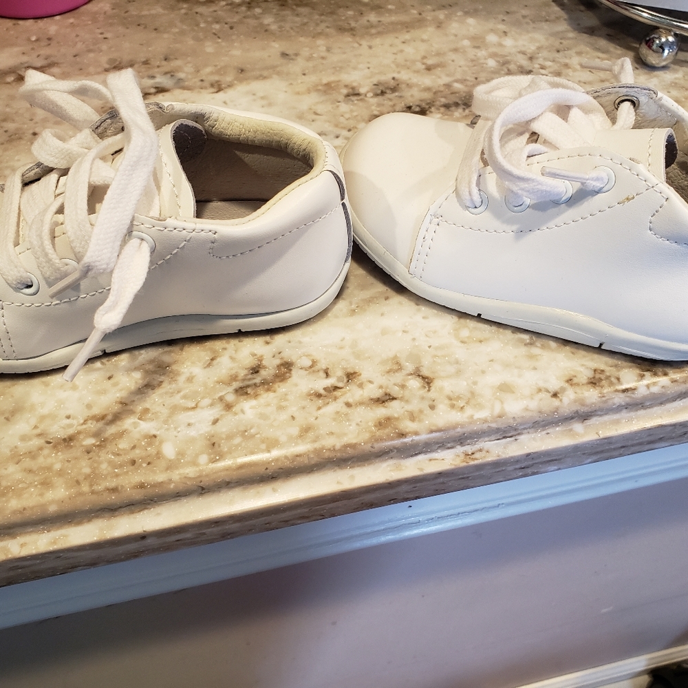 7w stride rite white shoes